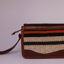 Sac marron en cuir artisanal